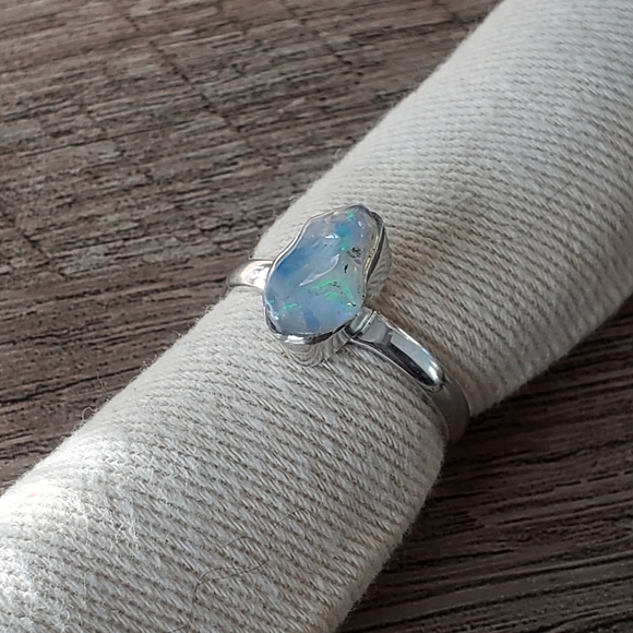 Natural Ethiopian Opal Set in 925 Solid Sterling Silver Ring - Picture 5 of 12